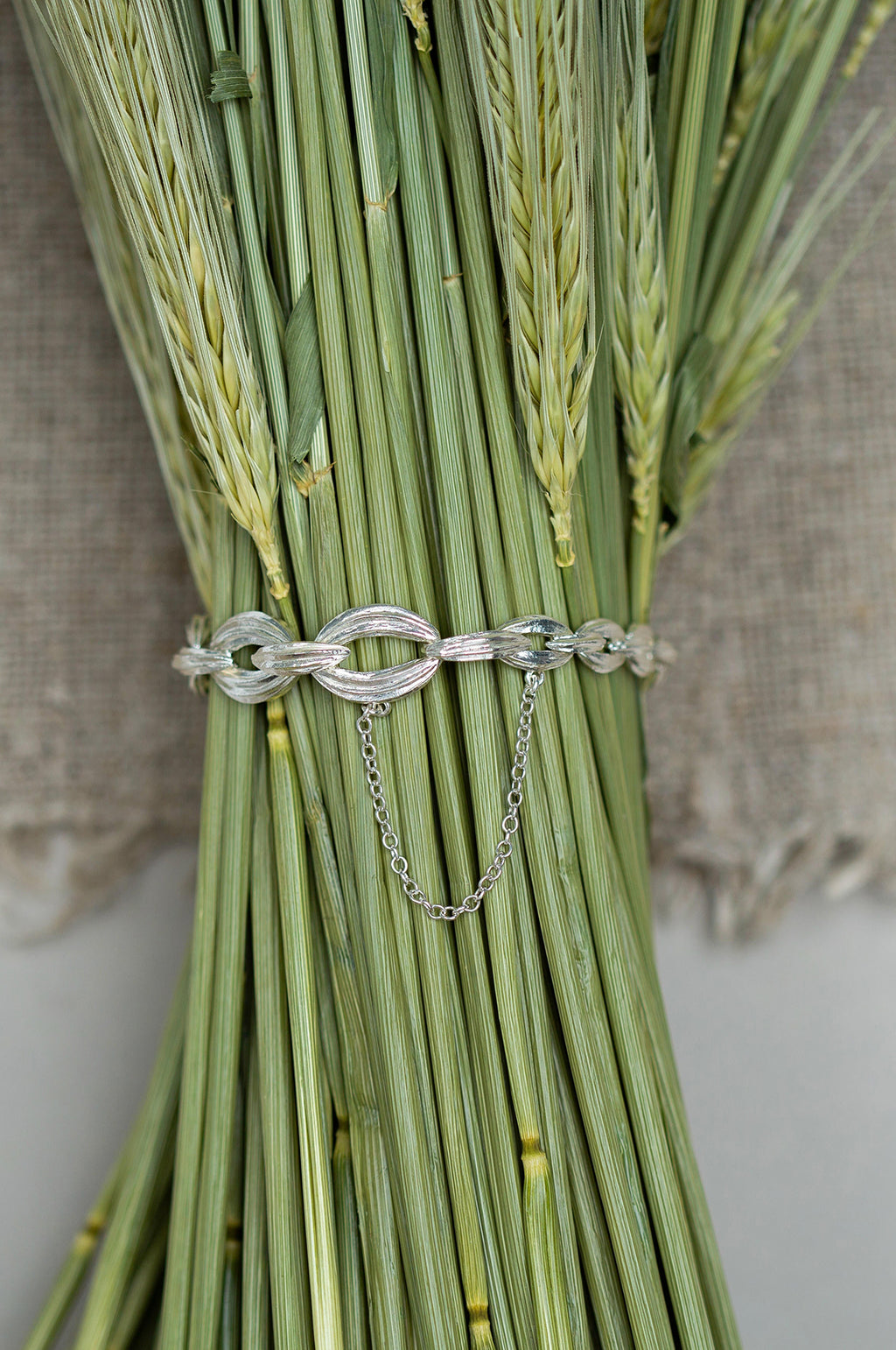 Linked Kissing Seed Graduated Bracelet Silver