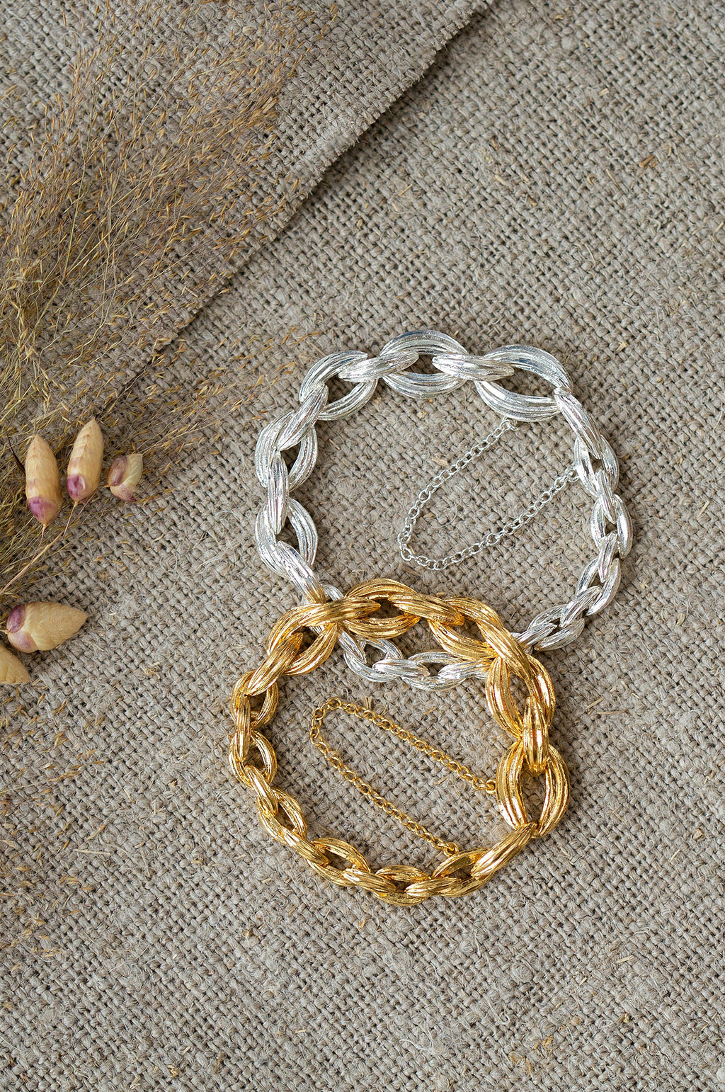 Linked Kissing Seed Graduated Bracelet Silver