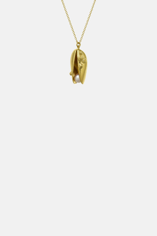 Mussel and Pearl Necklace Gold