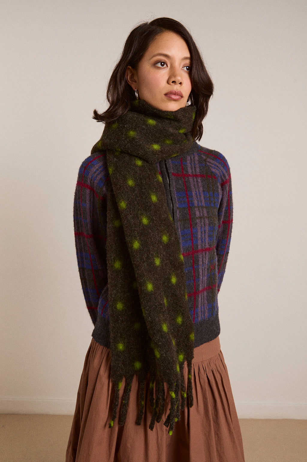 DM Fluffy Scarf Charcoal/Lime Spot