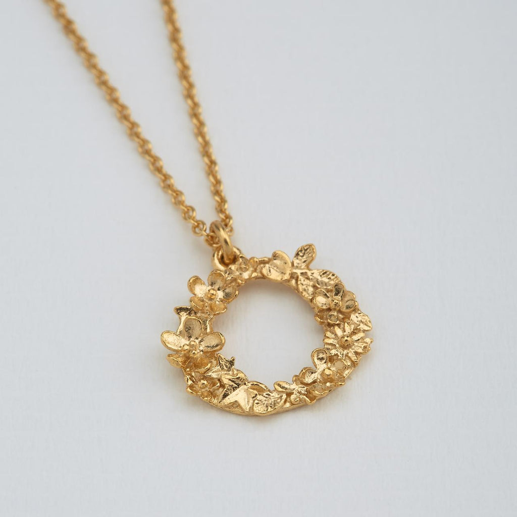 A.M. Floral Alphabet O Necklace Gold