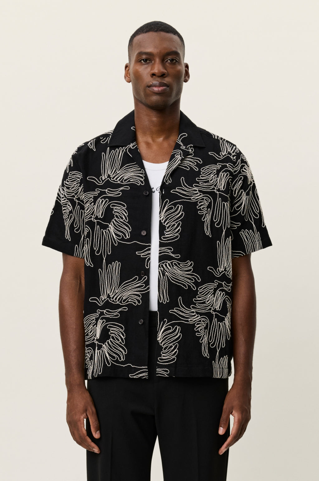 Liam AOE Flower SS Shirt Black