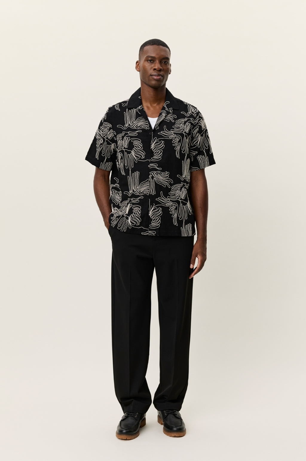 Liam AOE Flower SS Shirt Black