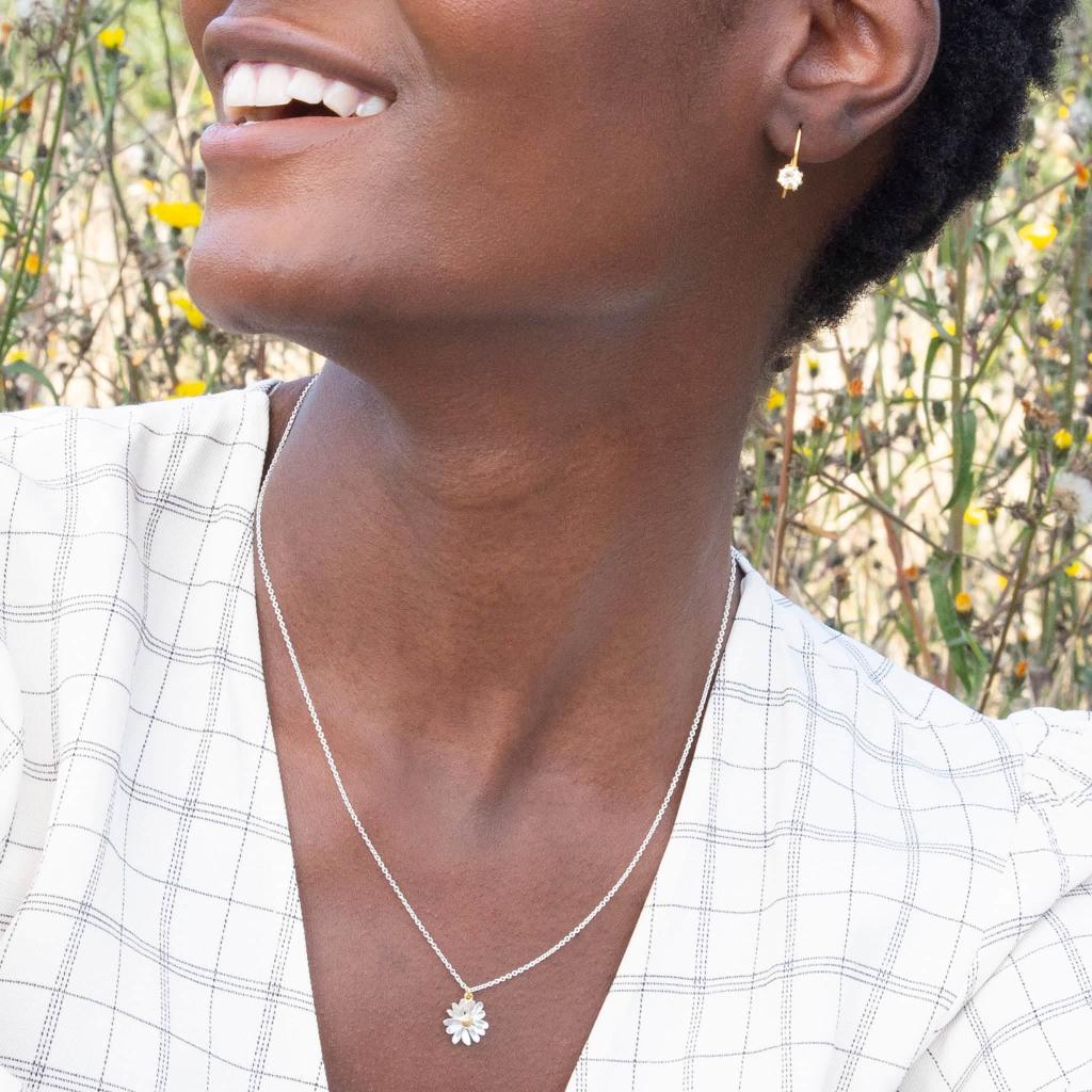 A.M. Classic Daisy Necklace