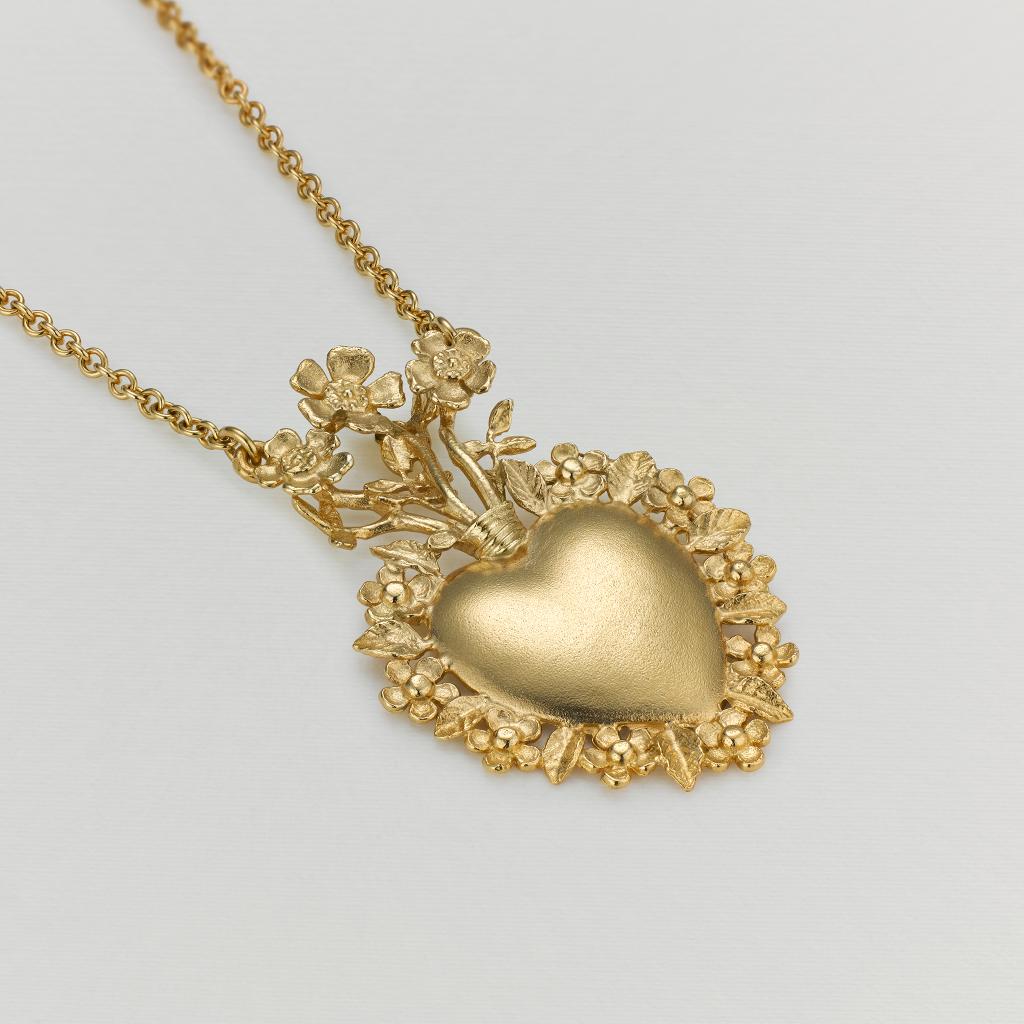 A.M. Floral Sacred Heart Necklace Gold