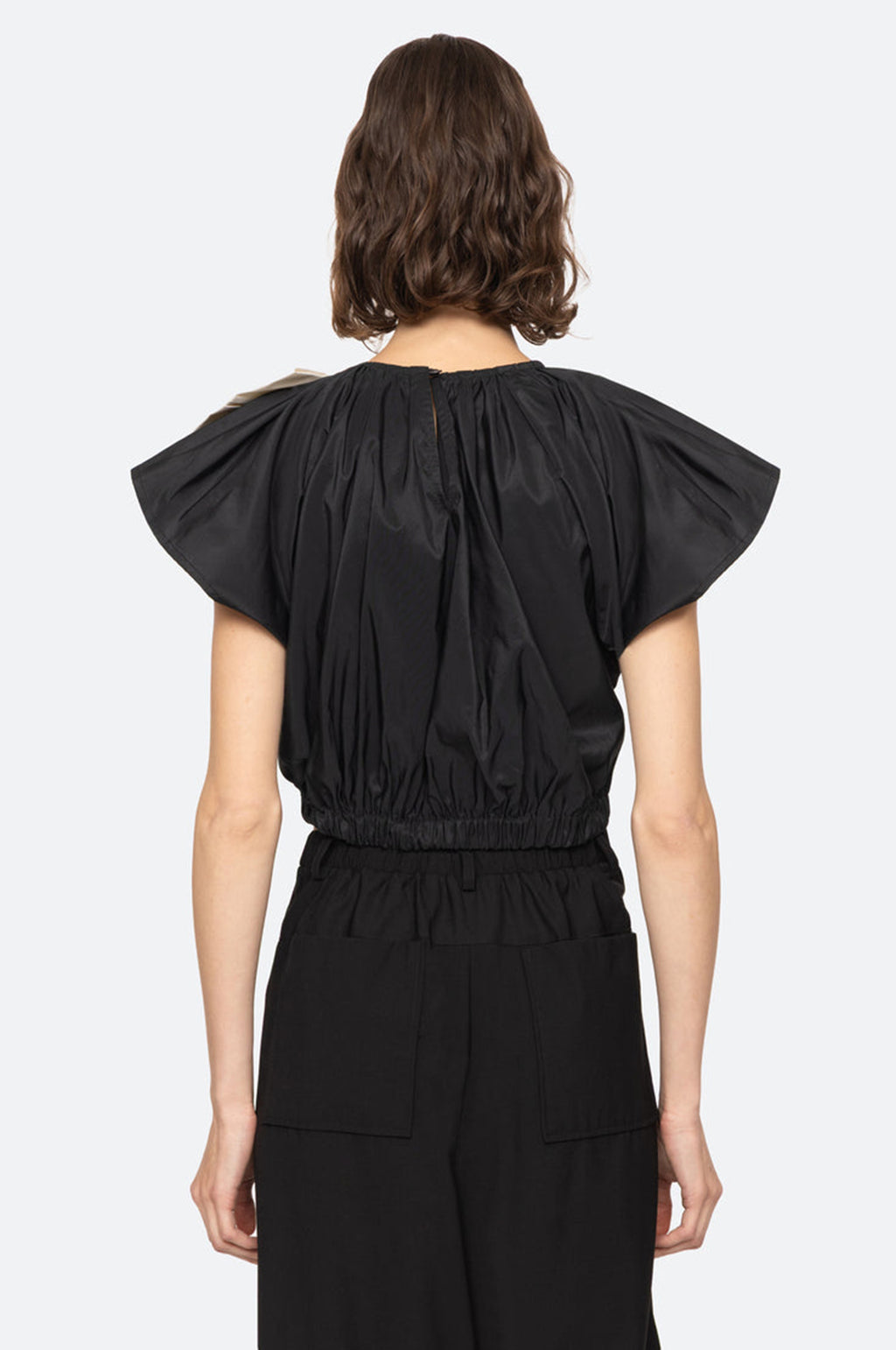 Laurie Solid Flutter Slv Top Black