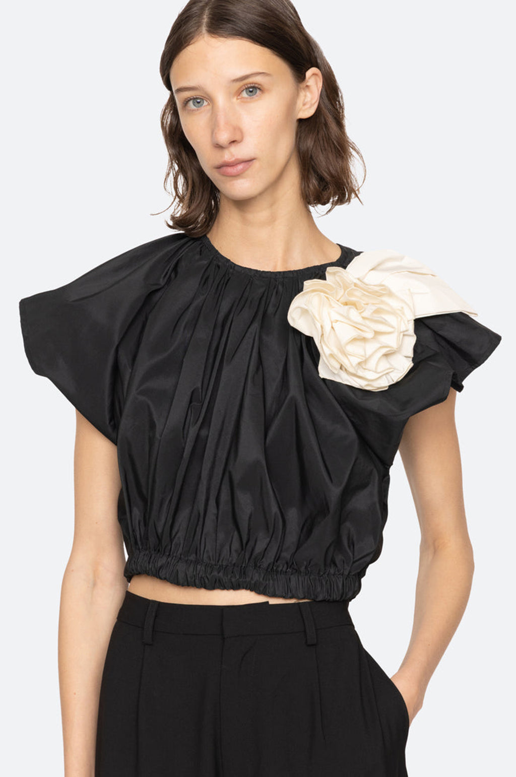 Laurie Solid Flutter Slv Top Black