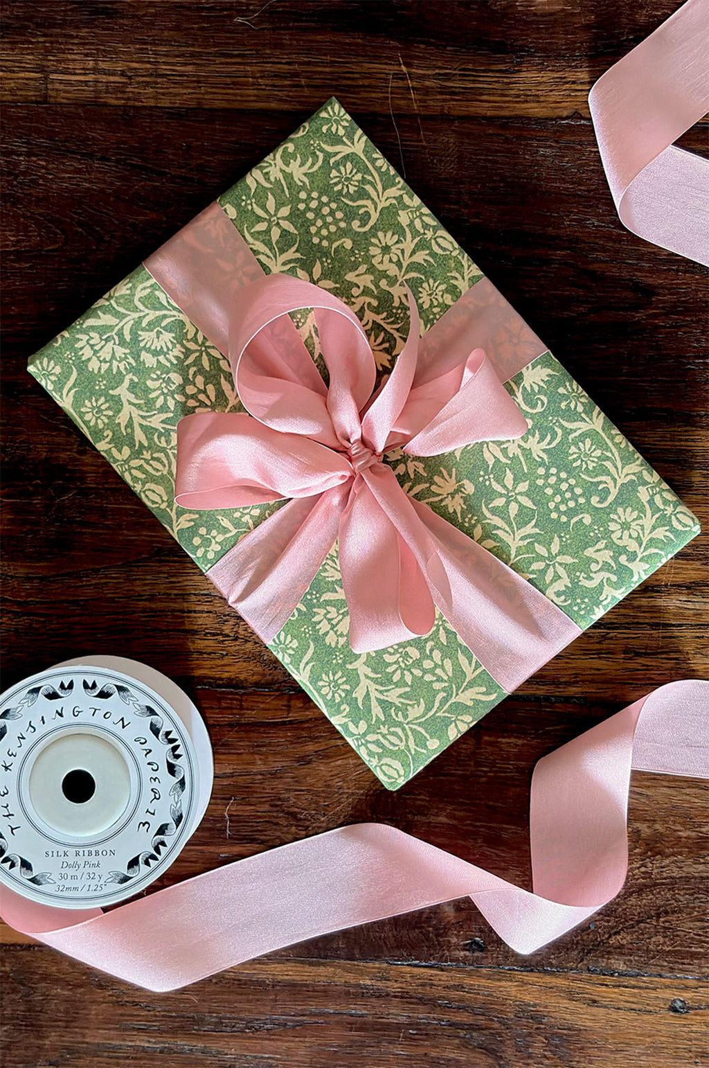Hedgerow Laurel Wrapping Paper Set of 3 Sheets