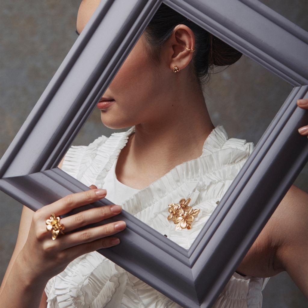 A.M. Apple Blossom Statement Brooch Gold