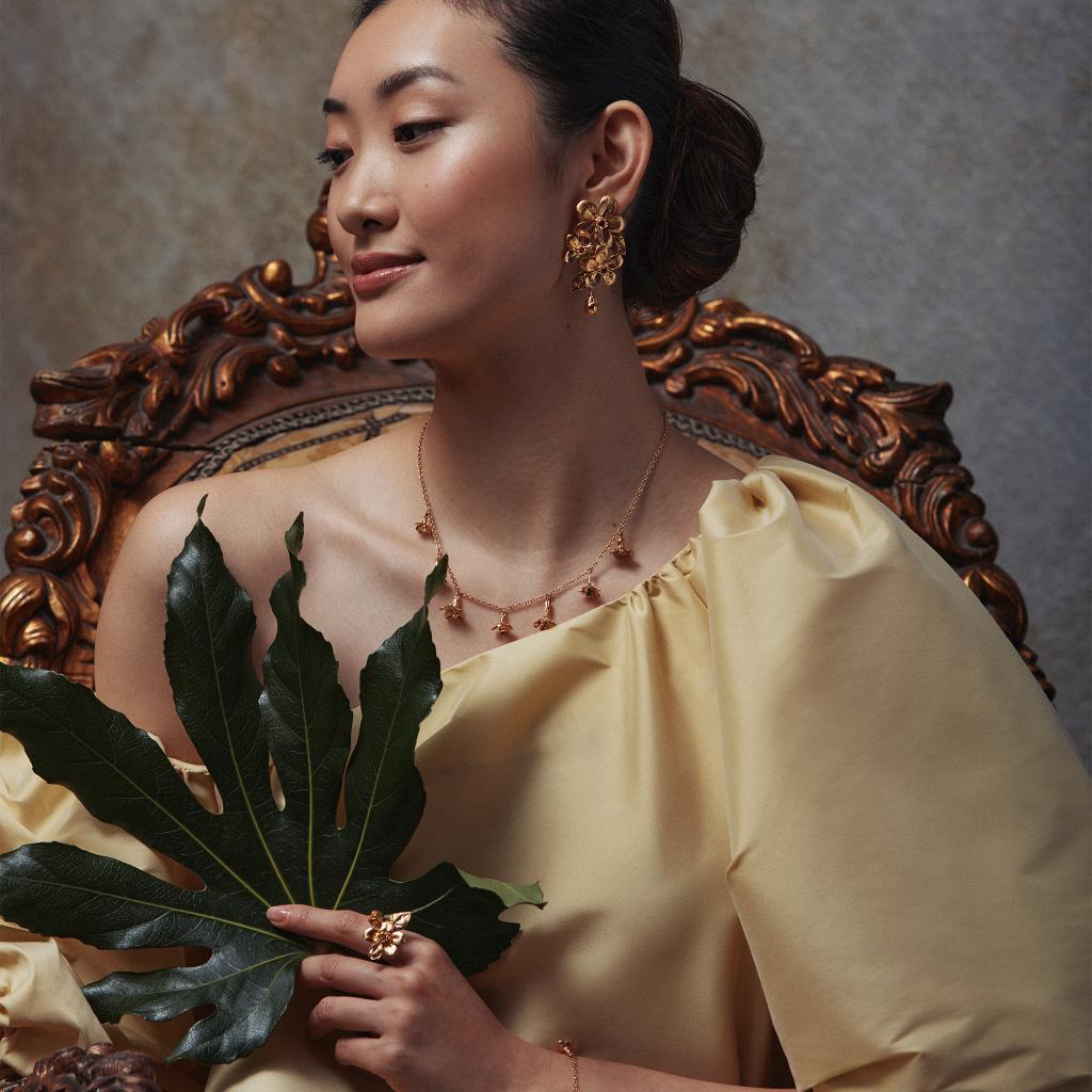 A.M. Tumbling Wildflower Medley Station Necklace Gold