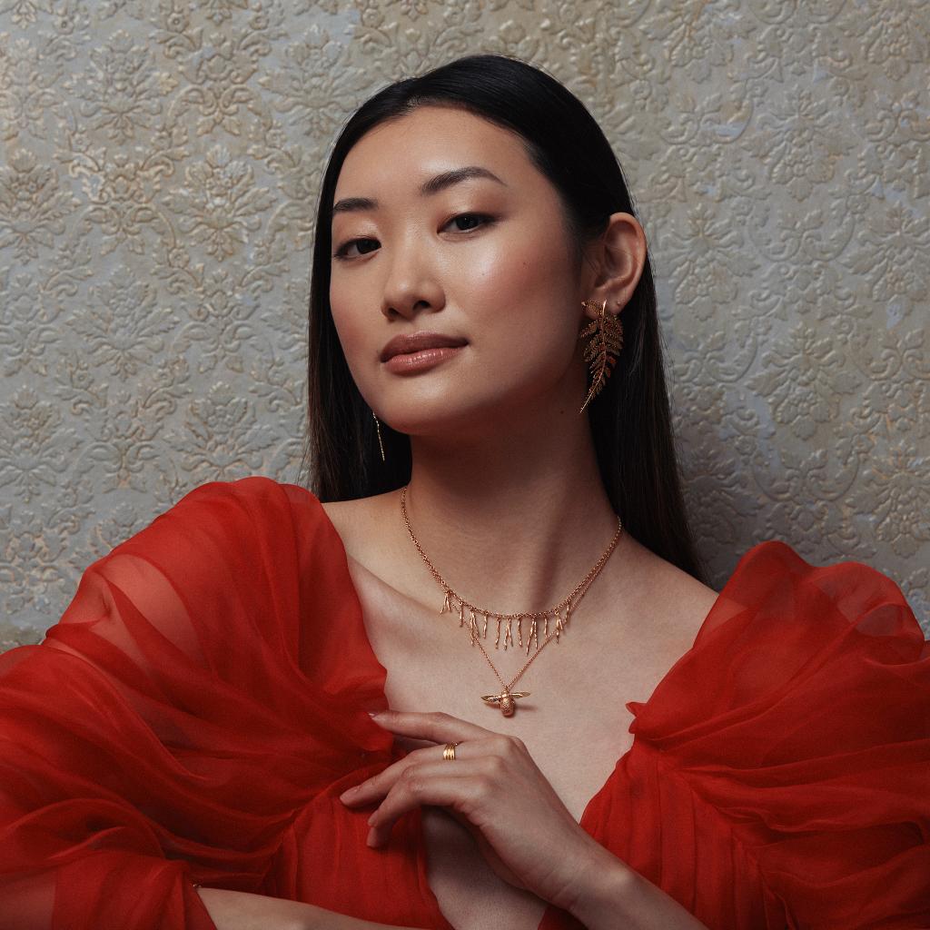 A.M. Scattered Pine Needle Necklace Gold