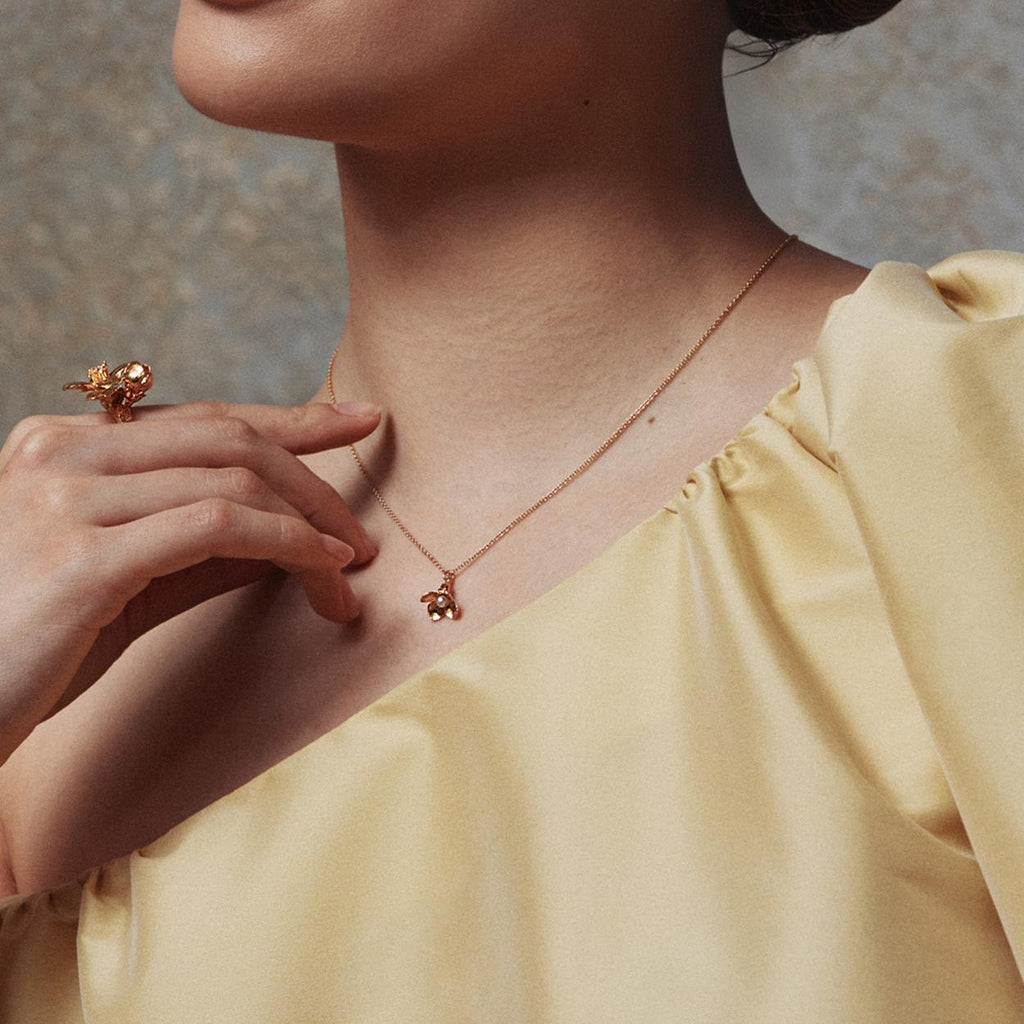 A.M. Cuckoo Flower Necklace with Pearl Gold