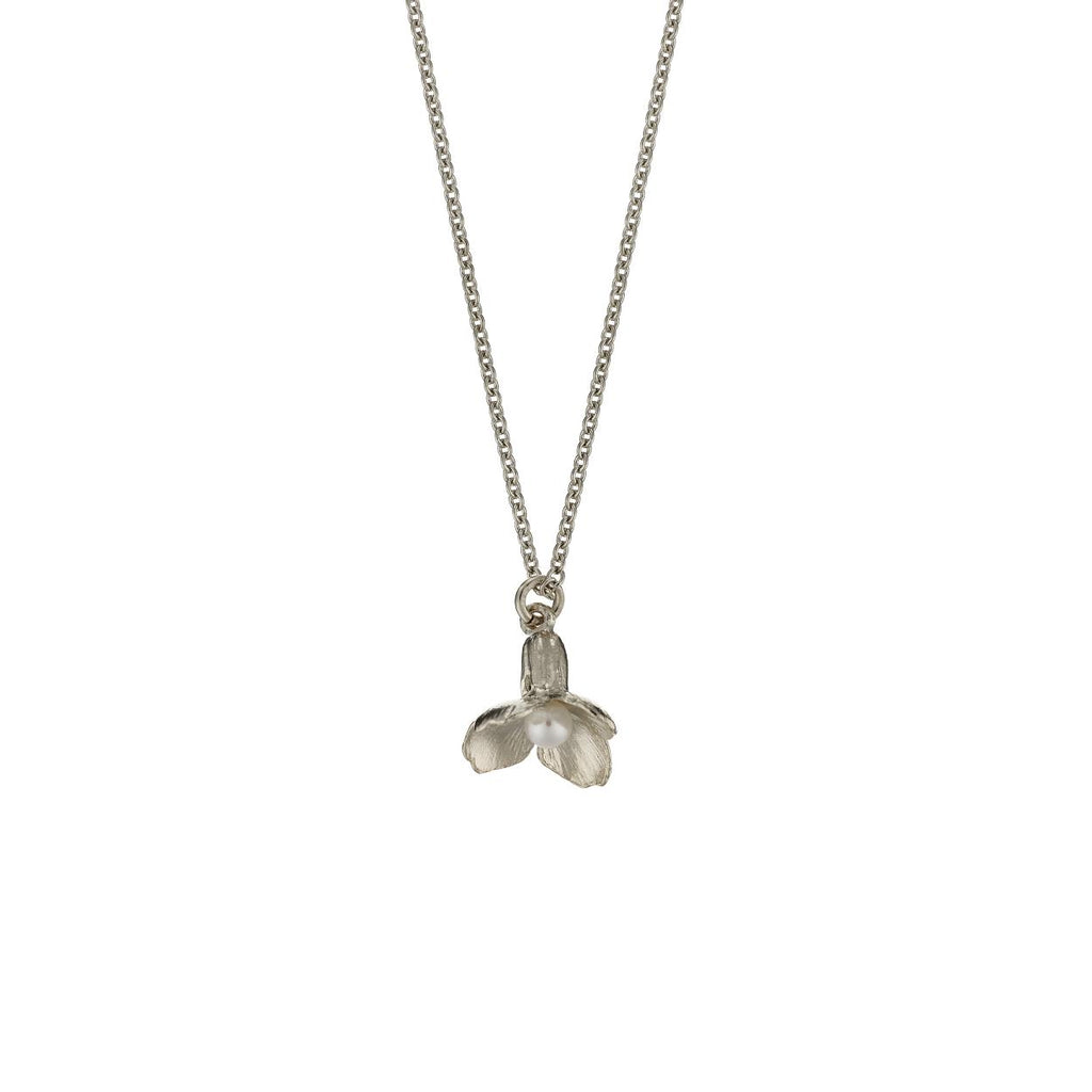 A.M. Cuckoo Flower Necklace with Pearl Silver