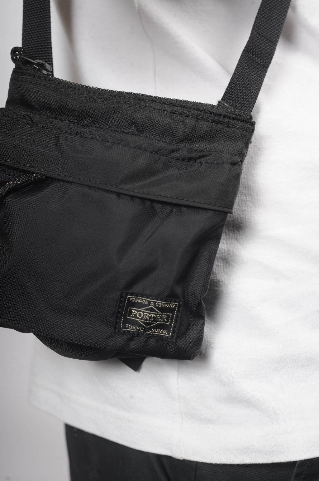 Force Shoulder Pouch Black