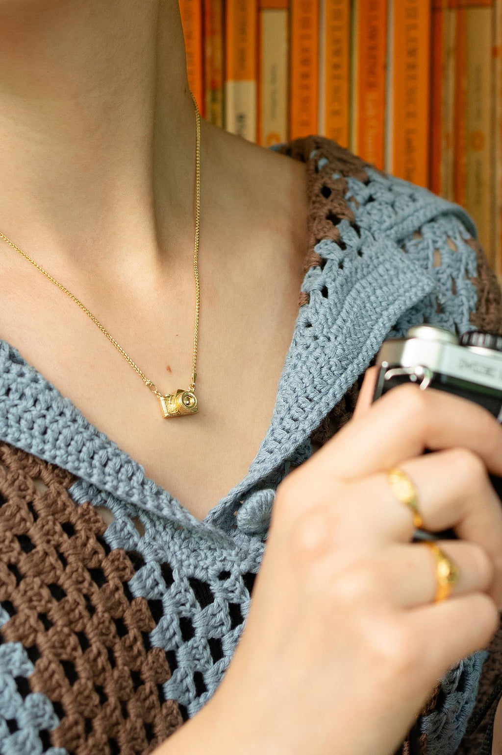 In-line Vintage Camera Necklace Gold
