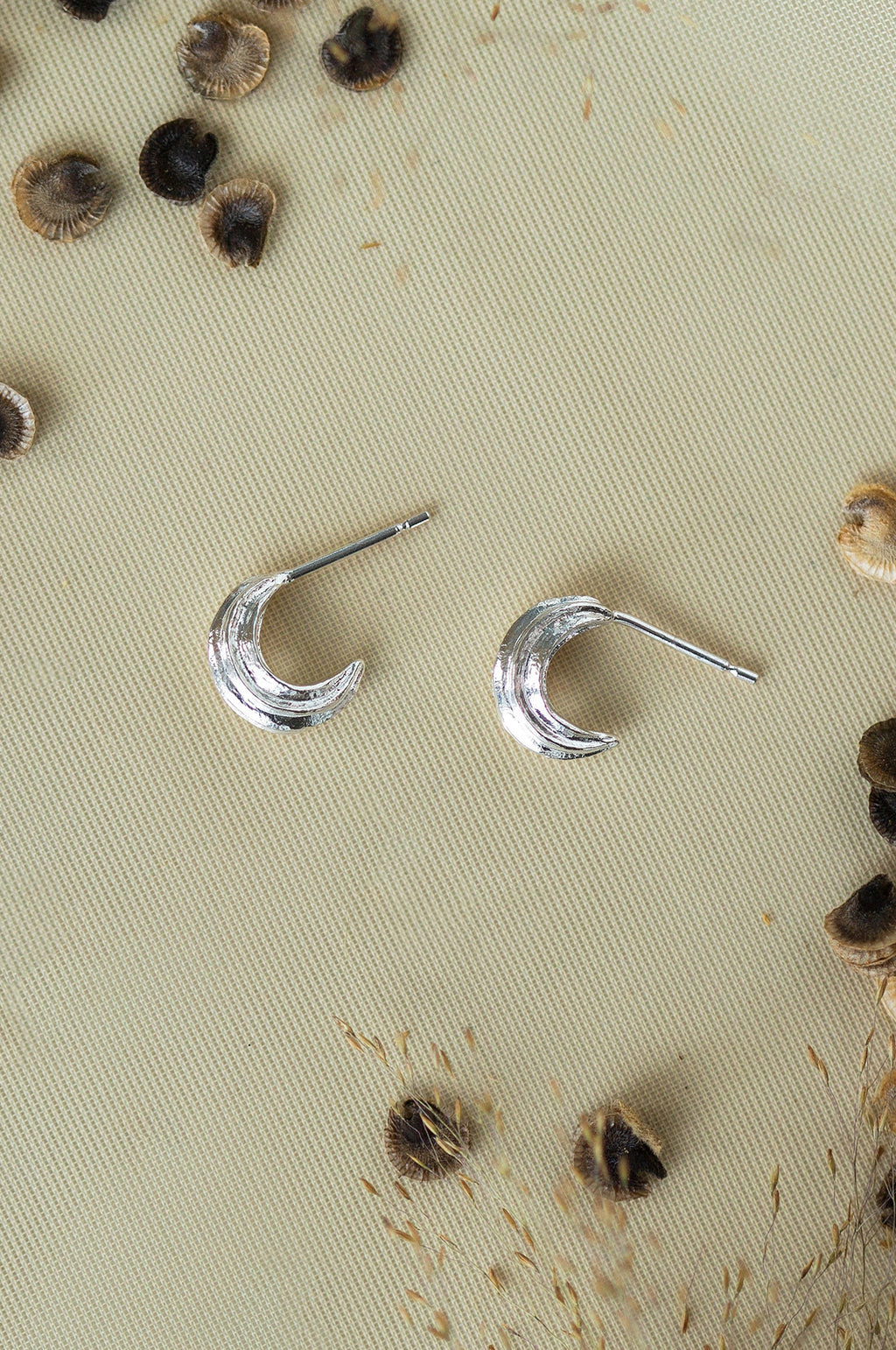 Kissing Seed Huggie Hoop Earrings Silver