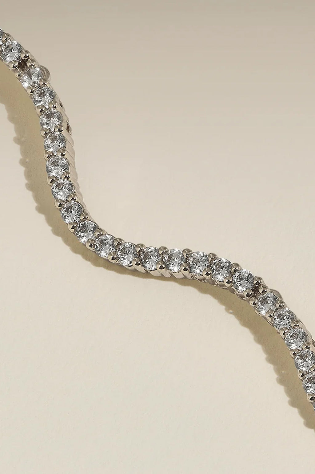 Scalloped Tennis Chain Necklace in Silver