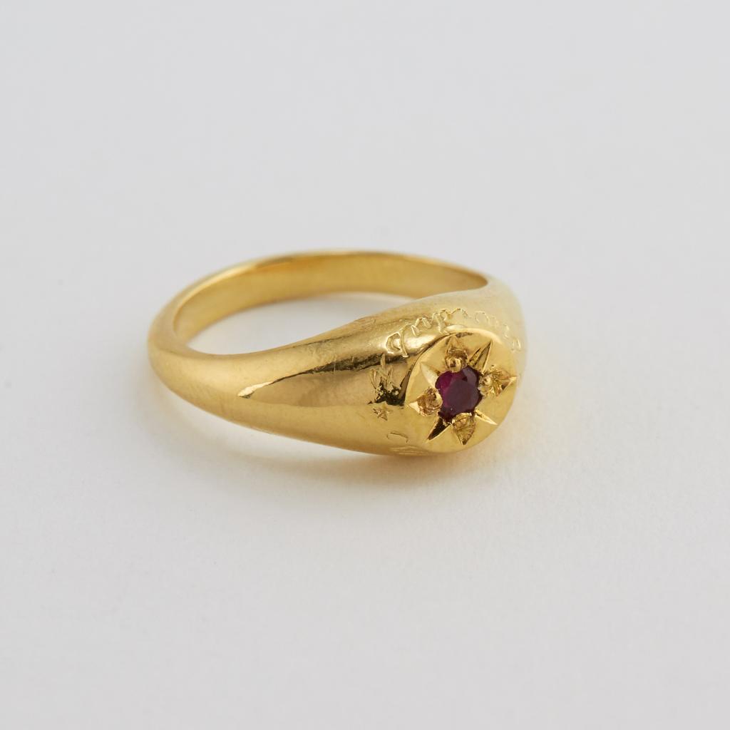 A.M. Ruby Signet Ring with “A Star to Guide Me” Engraving Gold