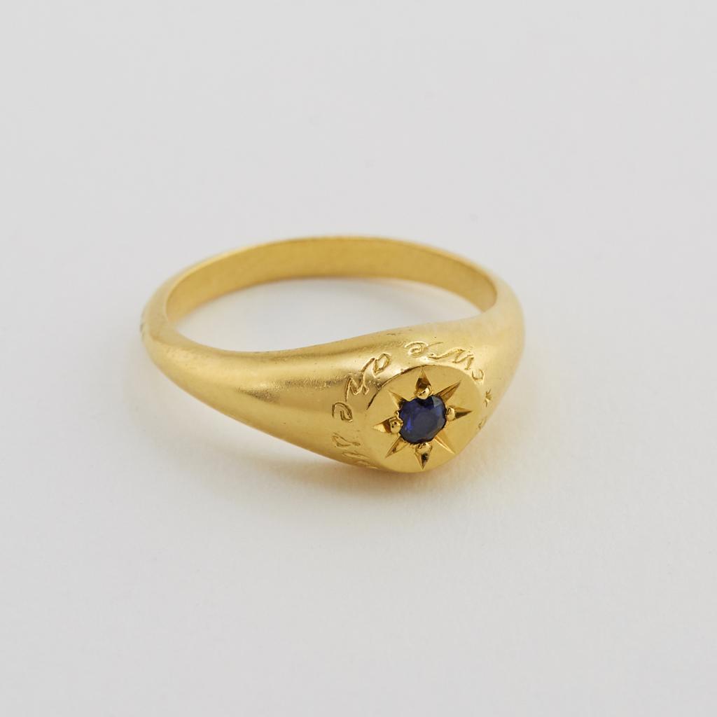 A.M. Dark Blue Sapphire Signet Ring with “A Star to Guide Me” Engraving Gold