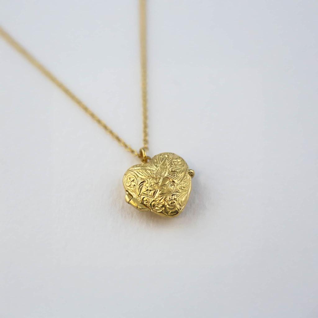 A.M. Victoriana Keepsake Heart Locket Necklace Gold