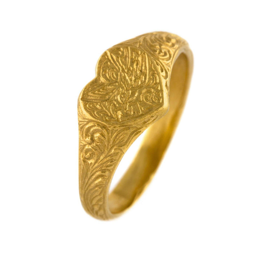 A.M. Victoriana Heart Signet Ring Gold