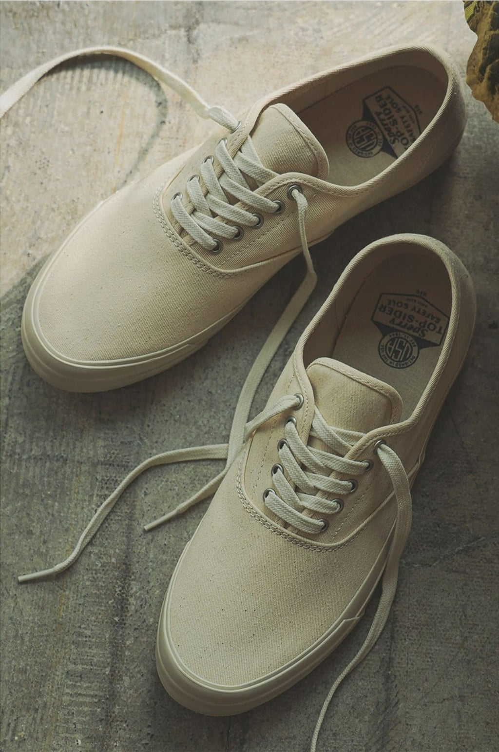Sperry + MIL CVO Ivory