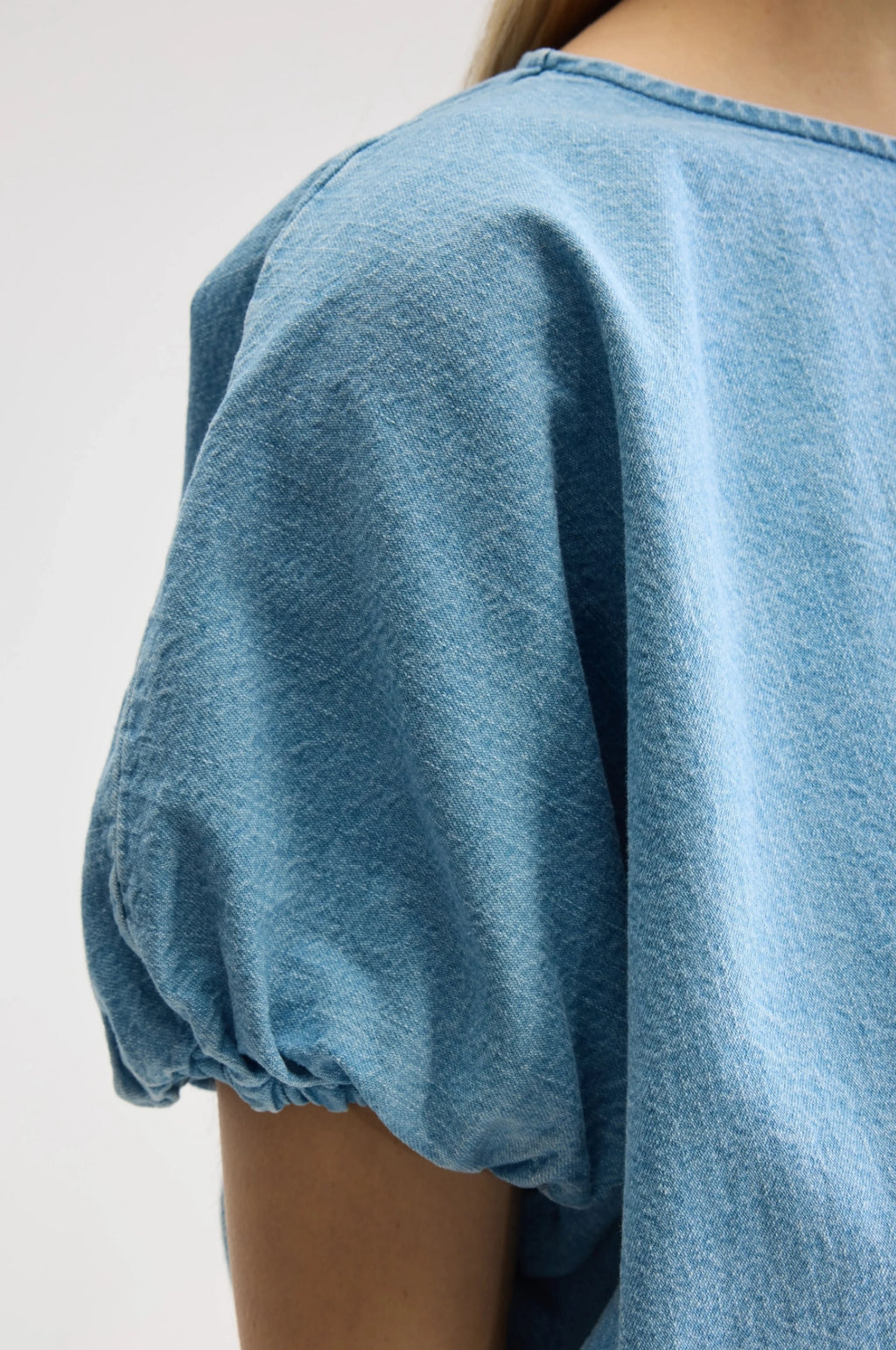 Wilma Top Lt Blue Bleach