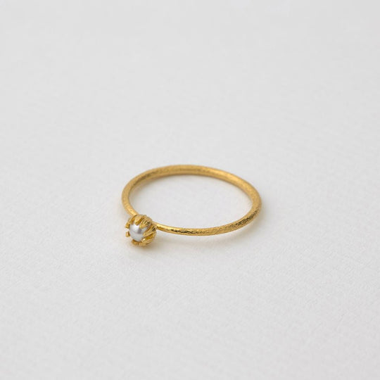 A.M. Baby Pearl Bud Ring Gold