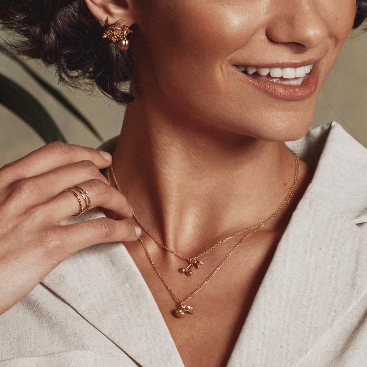 A.M. Small & Sweet Cherry Necklace Gold