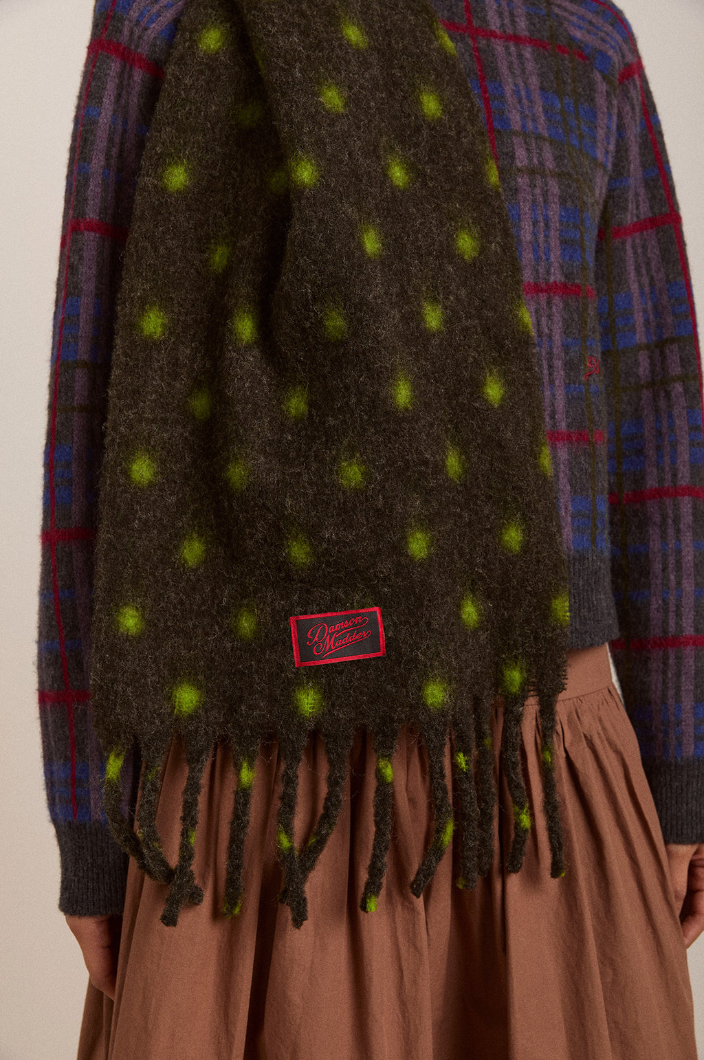 DM Fluffy Scarf Charcoal/Lime Spot