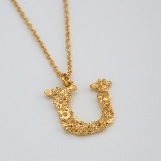 A.M. Floral Alphabet U Necklace Gold