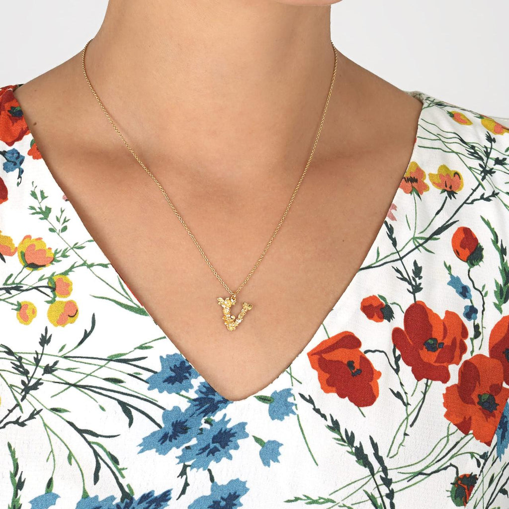 A.M. Floral Alphabet V Necklace Gold