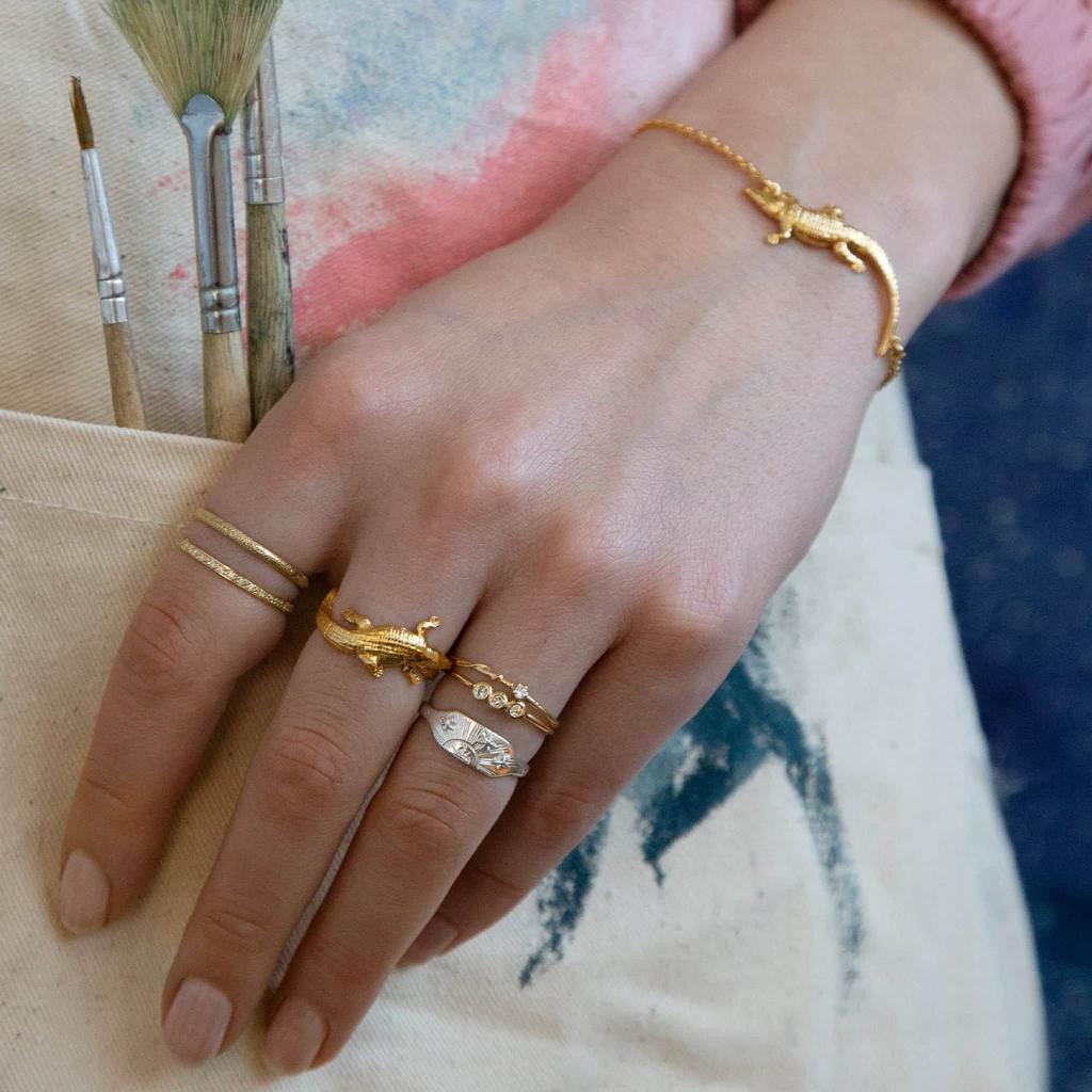 A.M. Sail into the Sunset Engraved Ring Gold