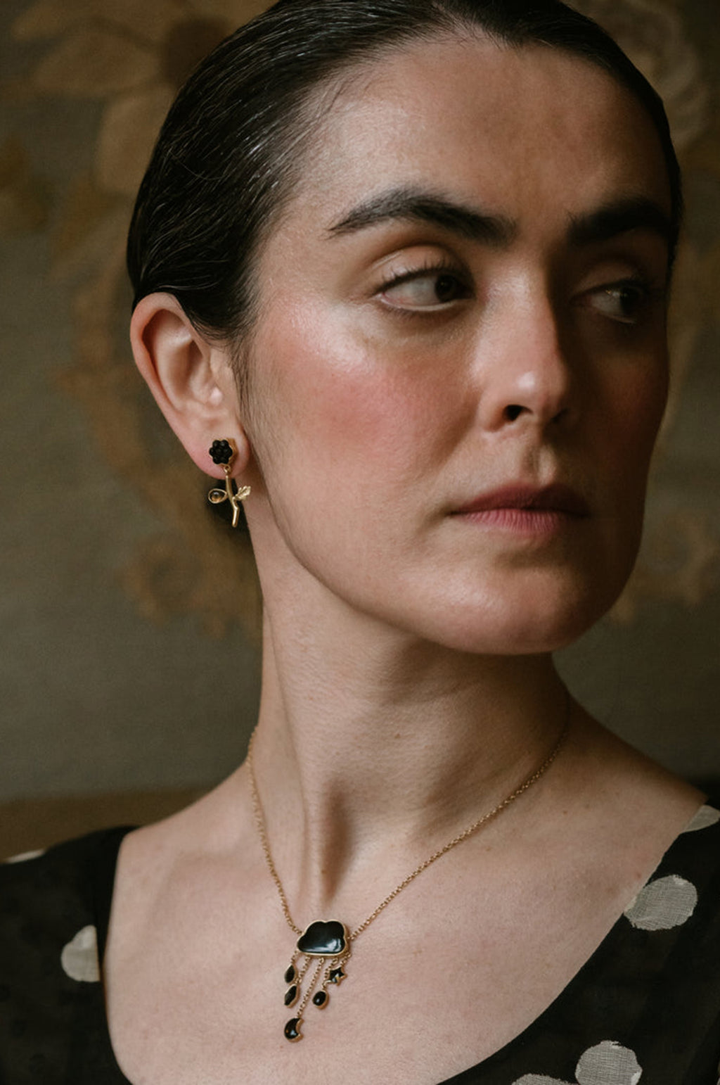 Flower Drop Jet Earrings