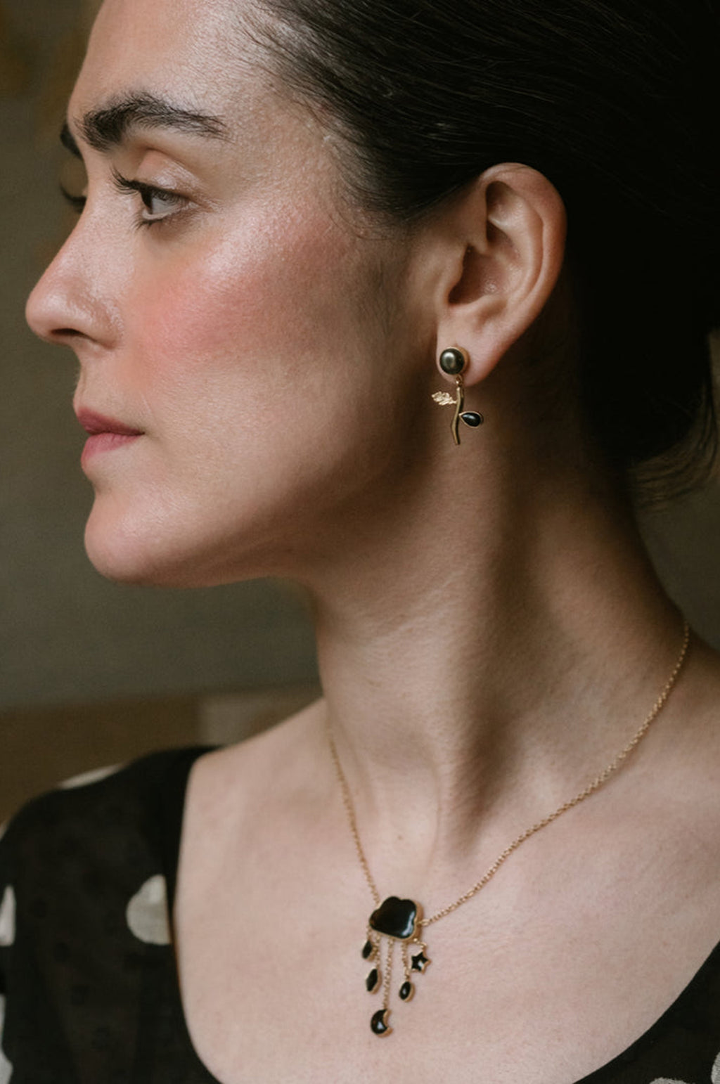 Flower Drop Jet Earrings