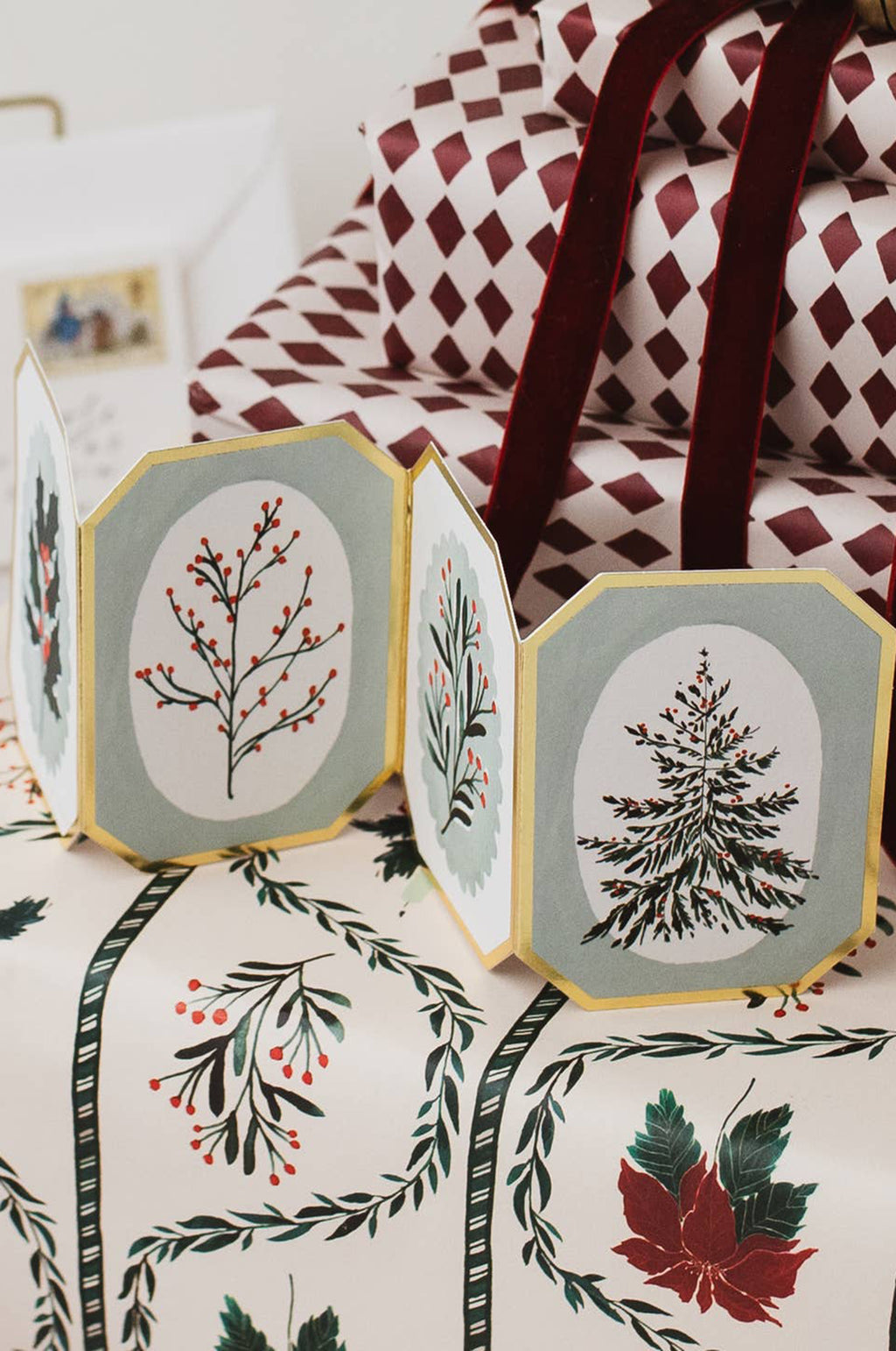 Concertina Botanical Christmas Die Cut Mini Card