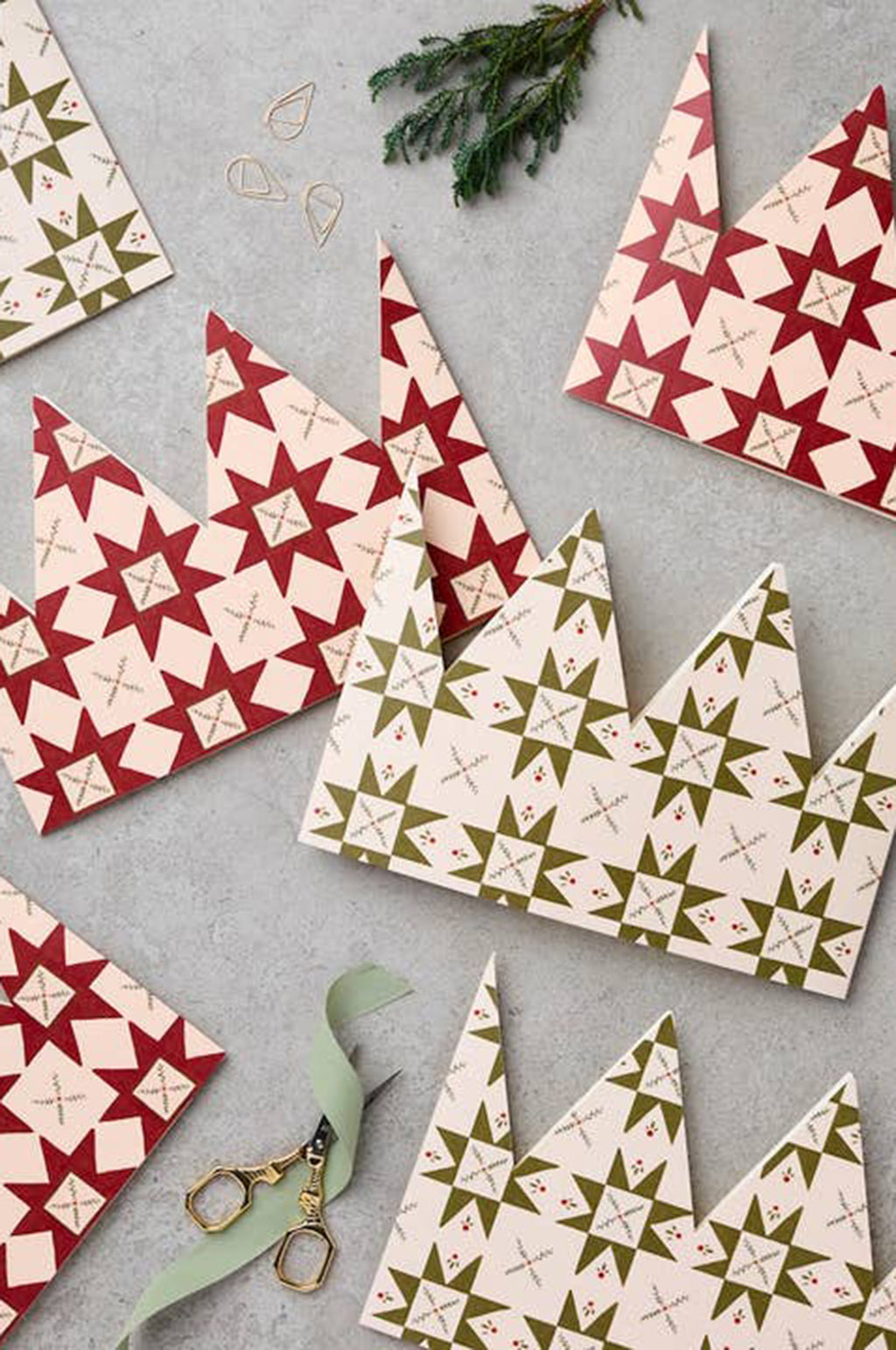Pack of 6 Green & Red Quilt Pattern Christmas Crown Cards