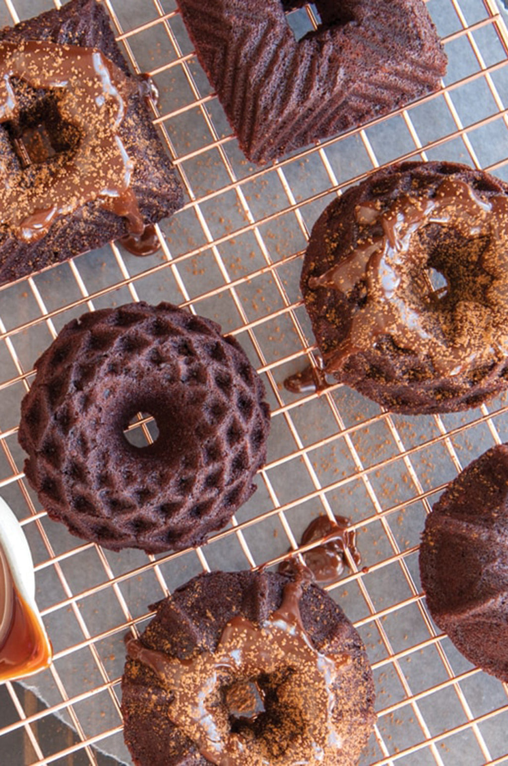 Gold Geo Bundtlette Pan