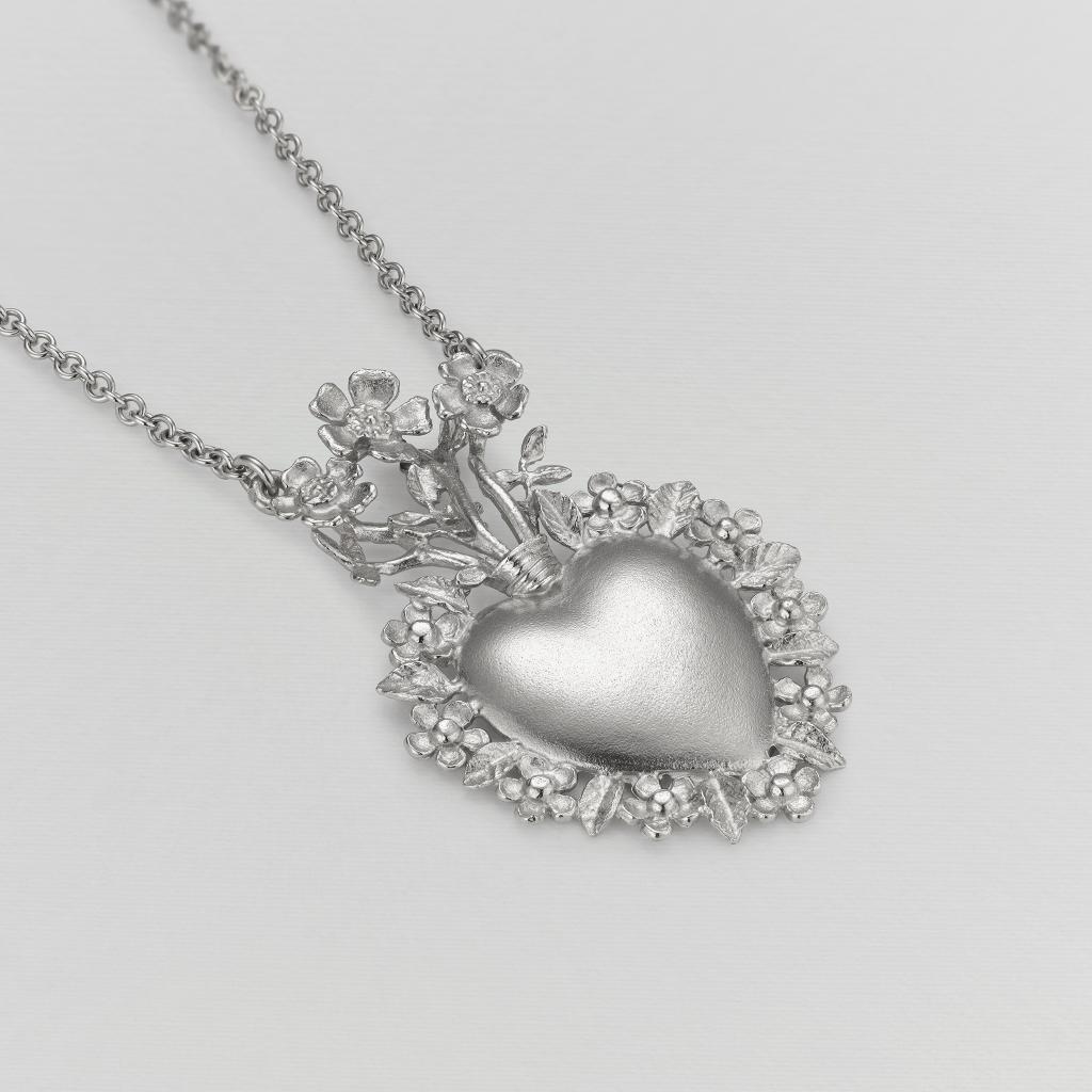 A.M. Floral Sacred Heart Necklace Silver