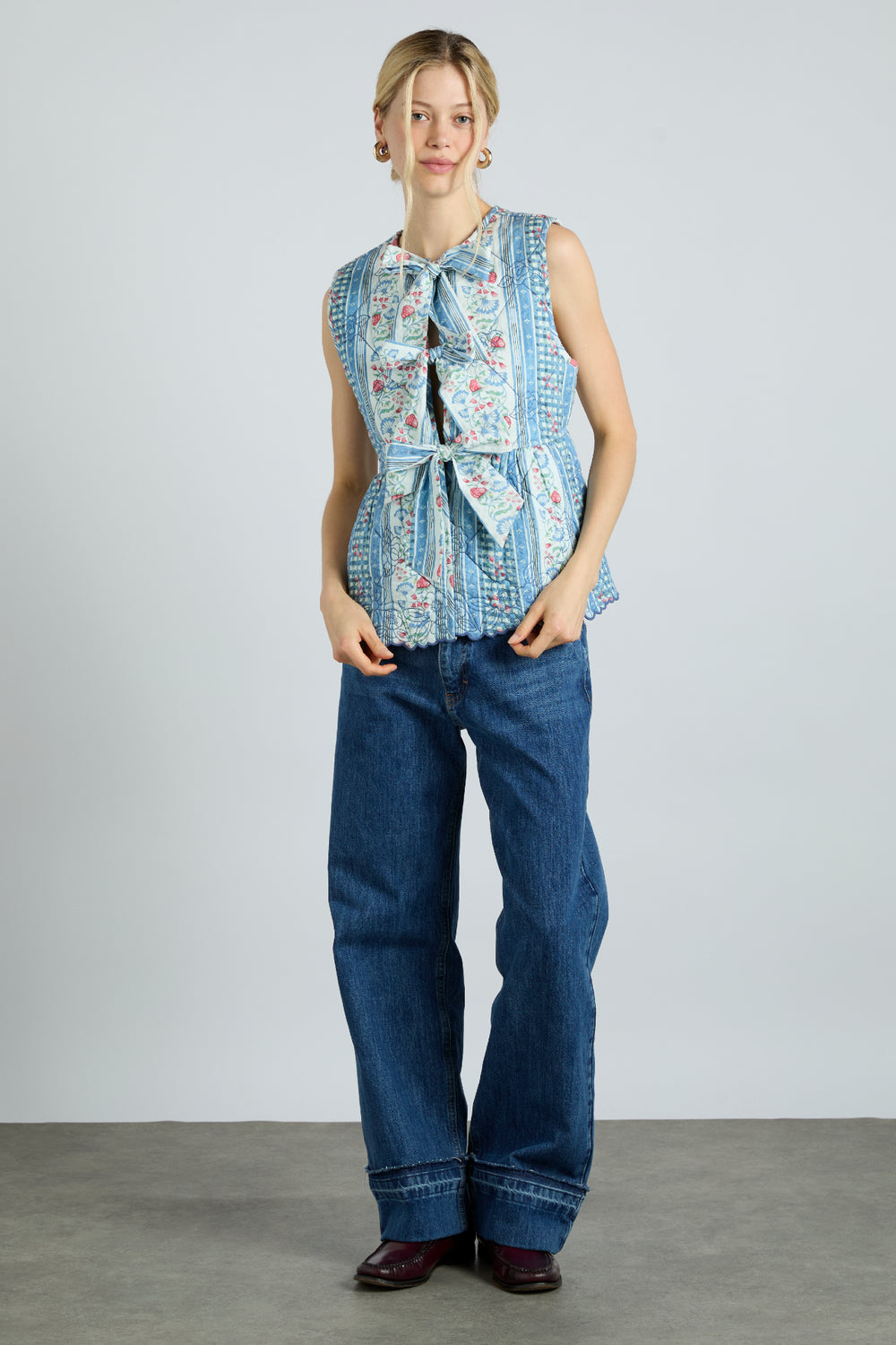 Catrin Gilet Wallpaper Floral