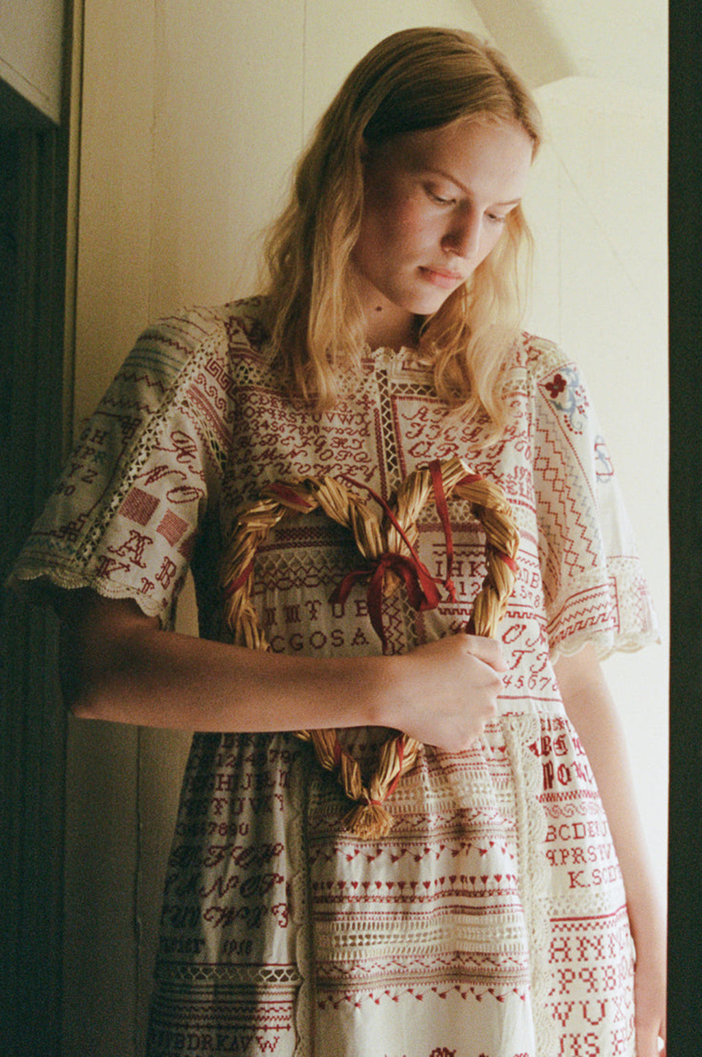 Kit Embroidery S/Slv Midi Dress Cream