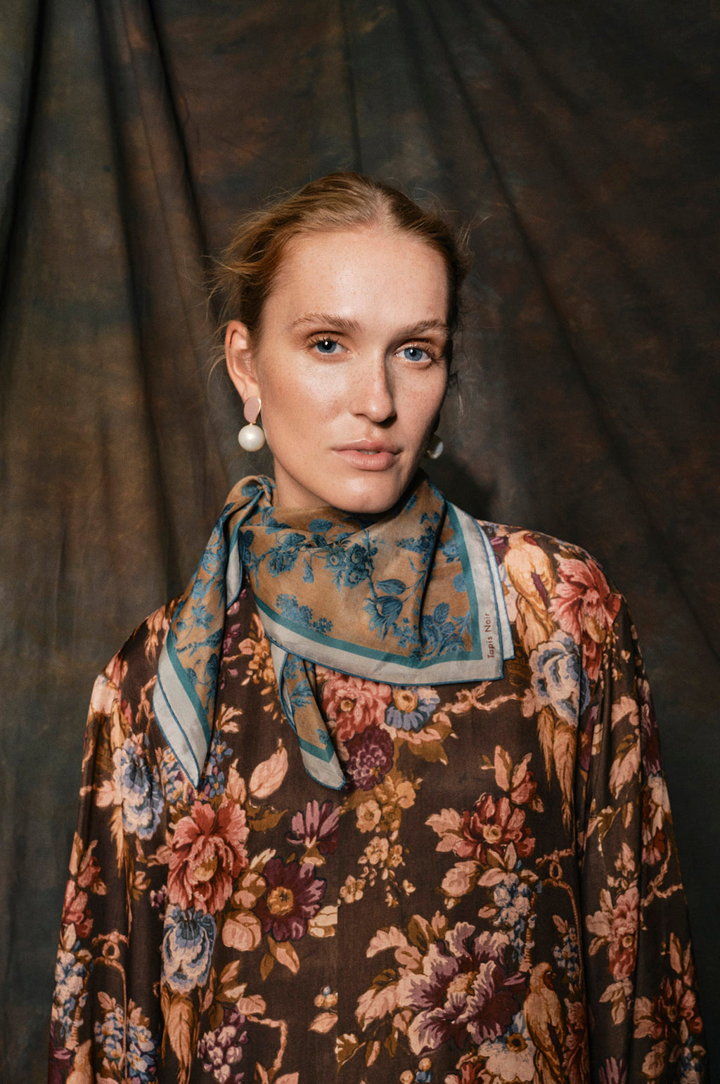 Light Dahlia Scarf Blue