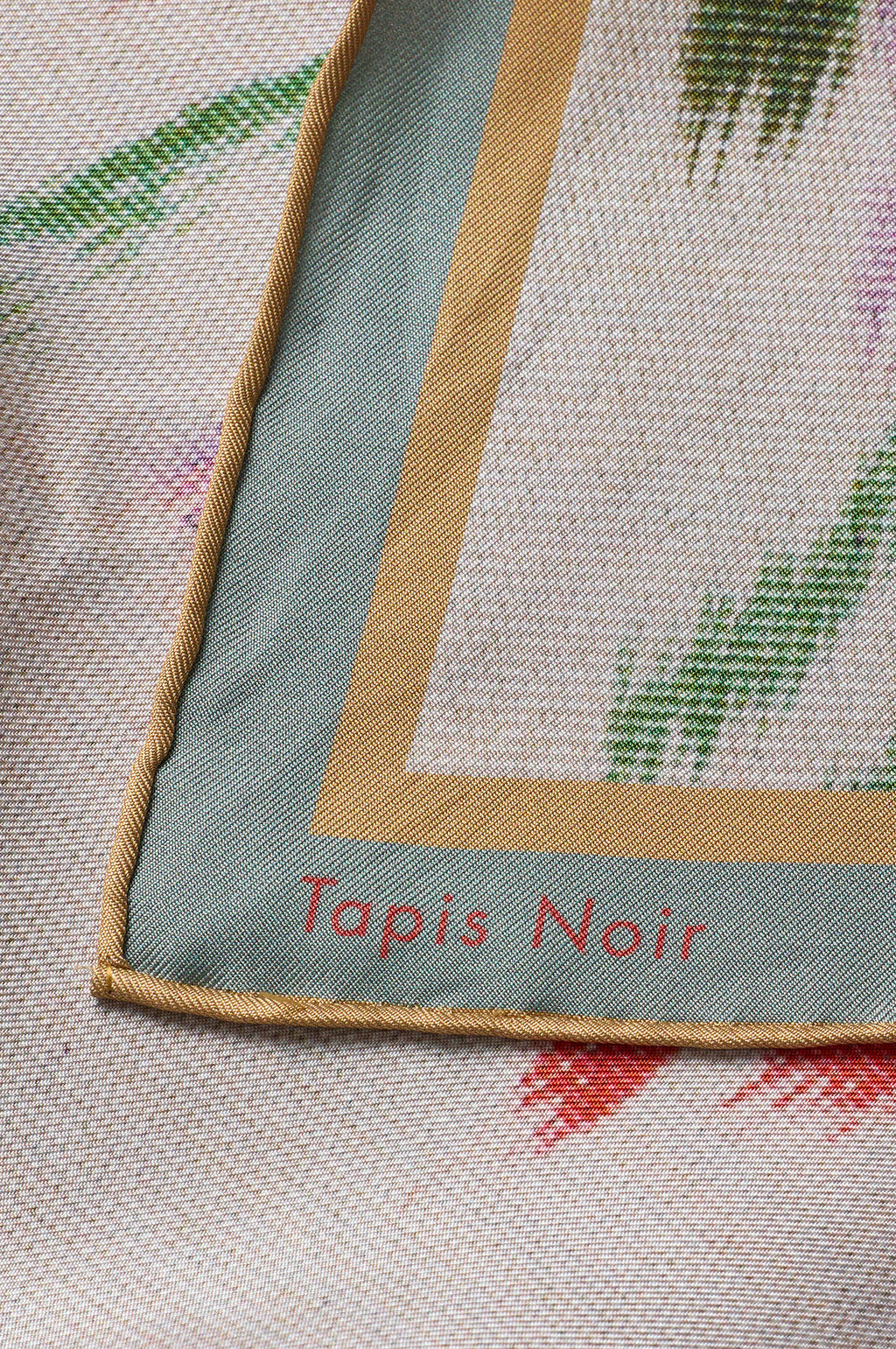Tapis Noir Small Classical White Flower Scarf.