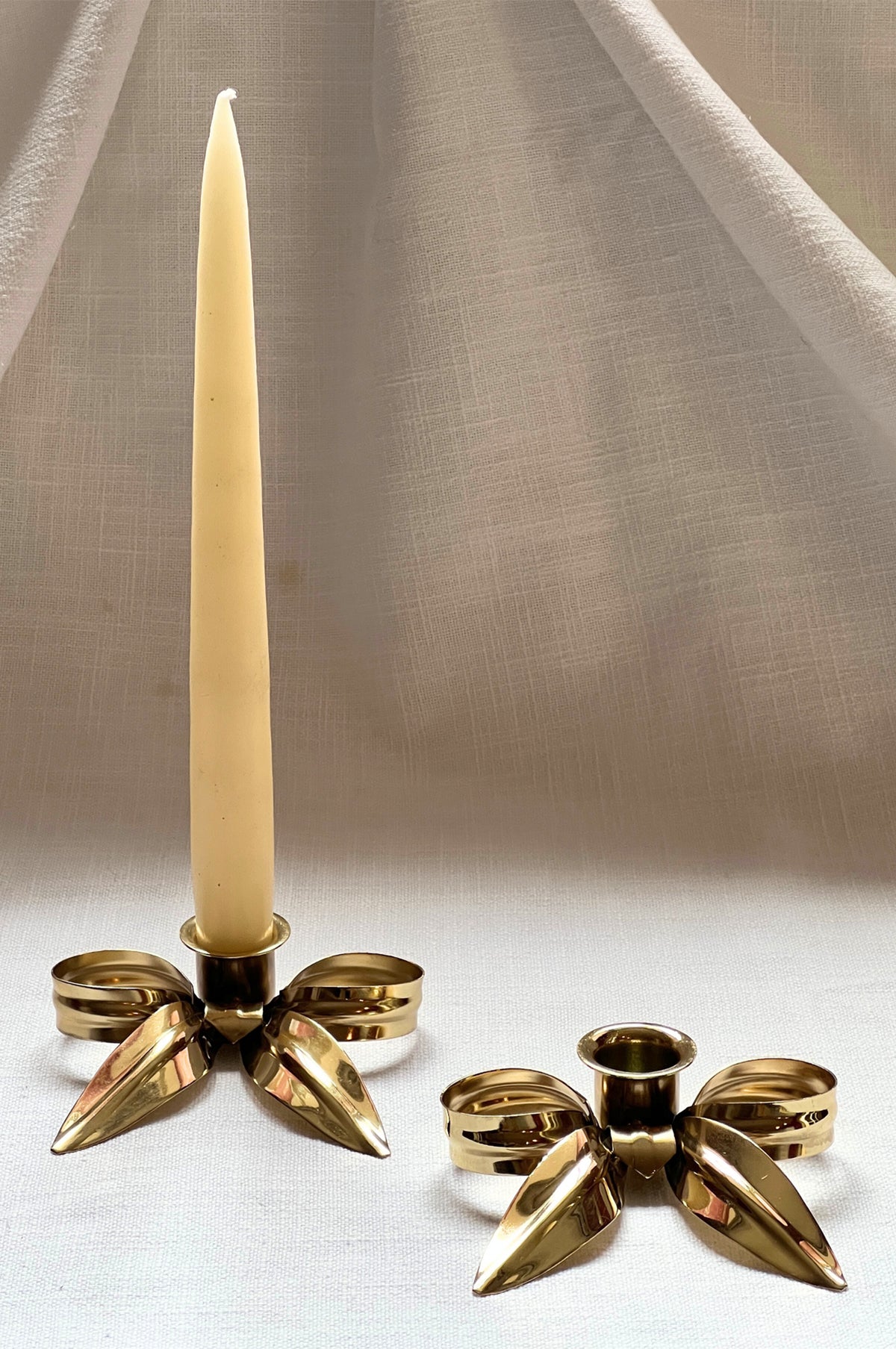 Tooka Bow Candle Holder Pair Brass – The Hambledon