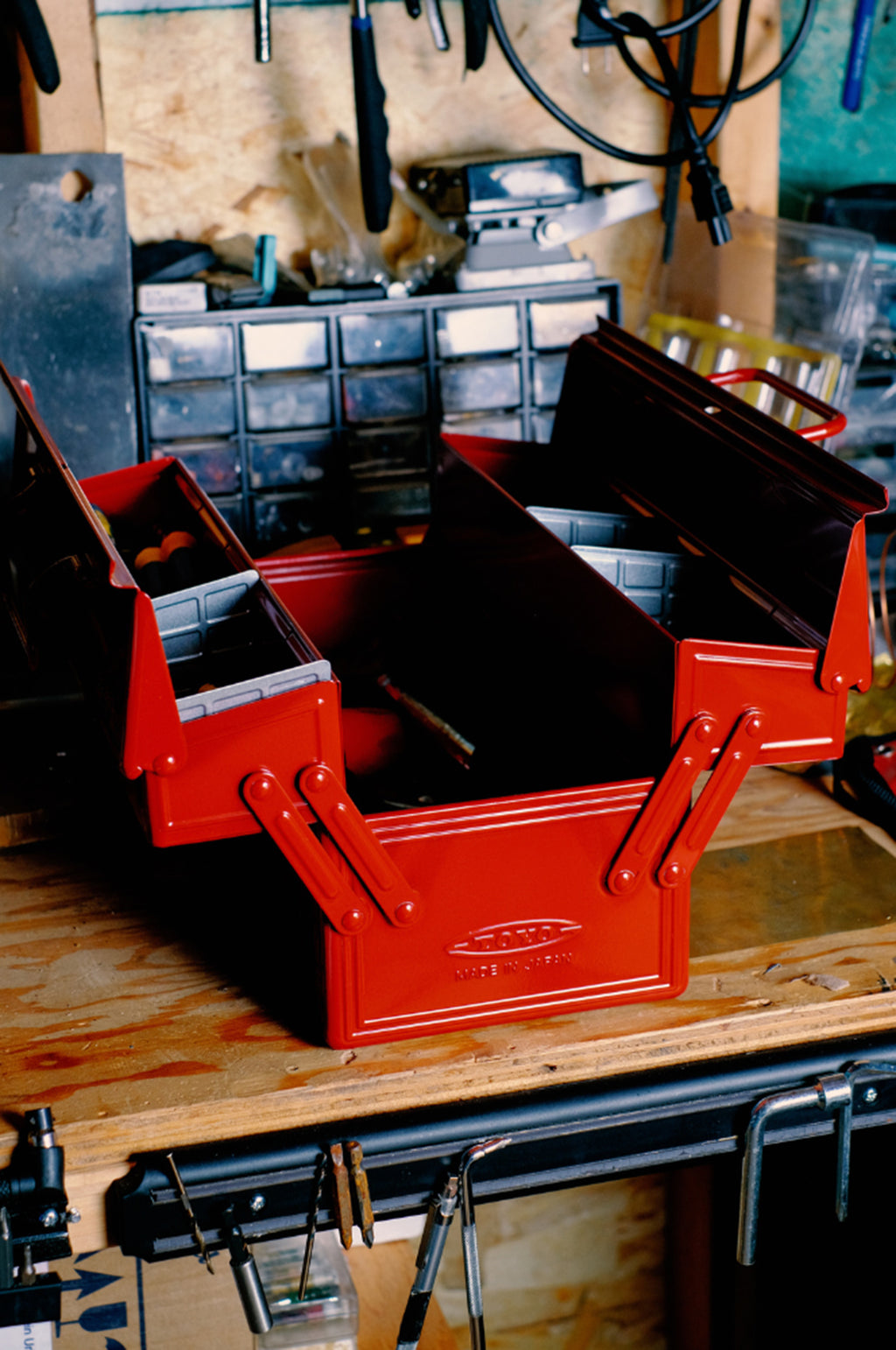 Cantilever Toolbox ST-350 Red