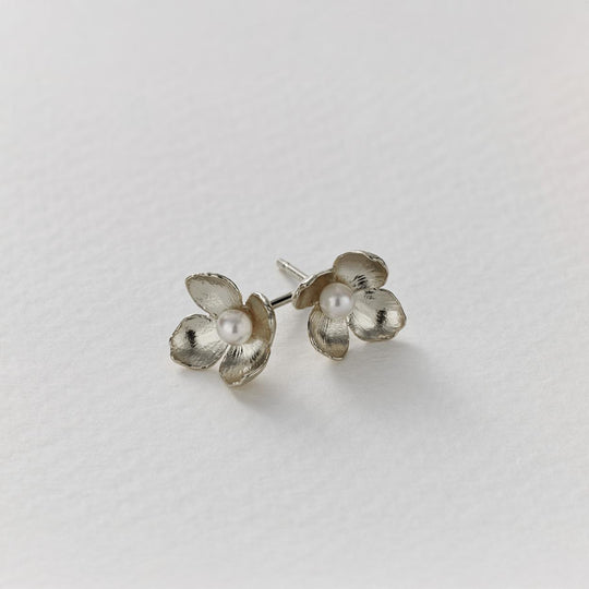 A.M. Cuckoo Flower Stud Earrings with White Pearl Silver