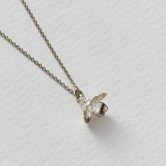 A.M. Cuckoo Flower Necklace with Pearl Silver