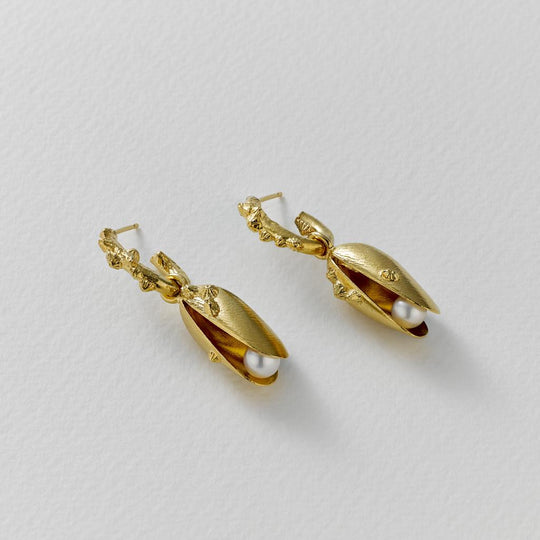 A.M. Statement Mussel & Pearl Drop Earrings Gold