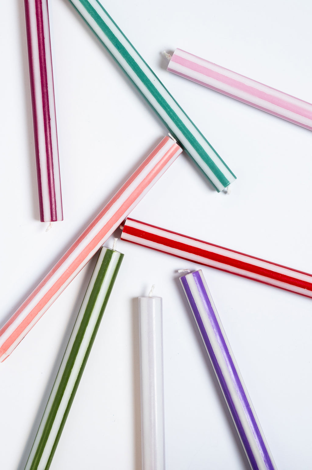 Mixed Set White/Strong 1 Dinner Candles Set of 4