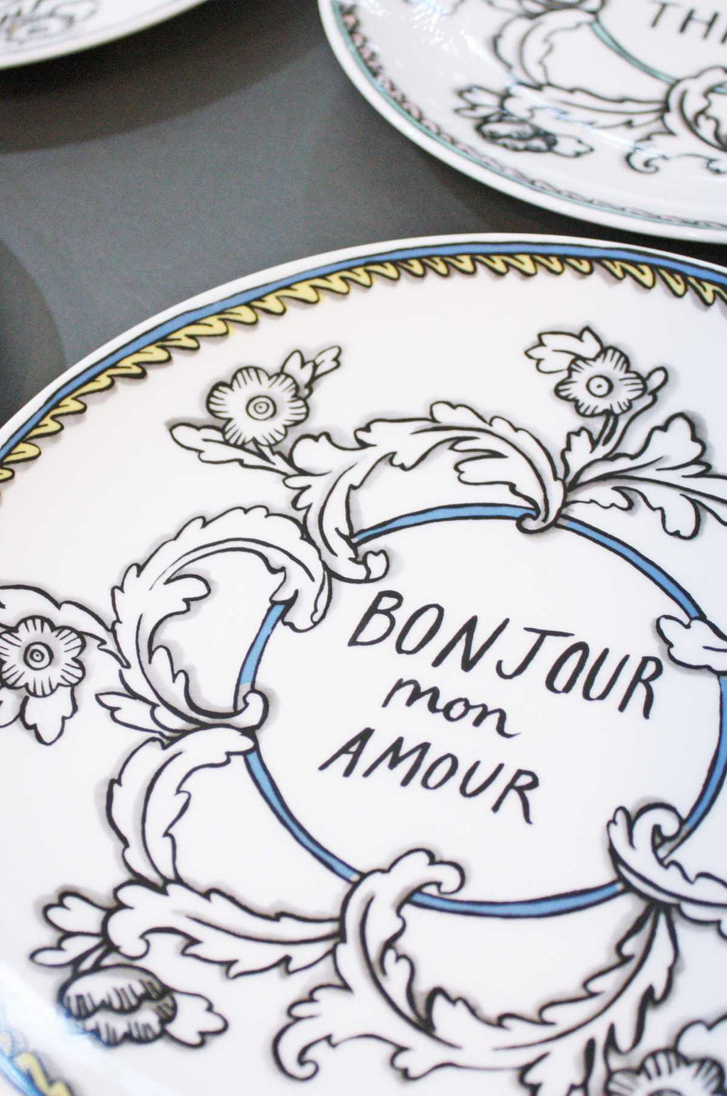 Love Plates, deco plate, porcelain, speech bubble, Bonjour!, black